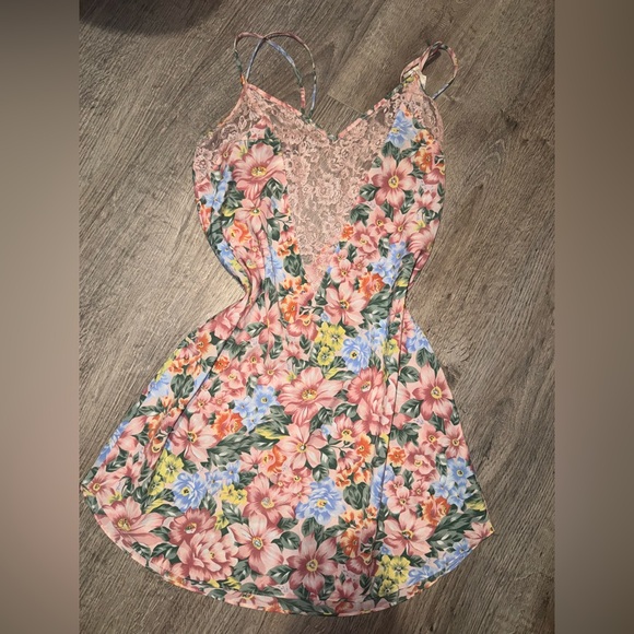 Victoria's Secret Other - Victoria’s Secret vintage 90’s gold label floral lace slip dress